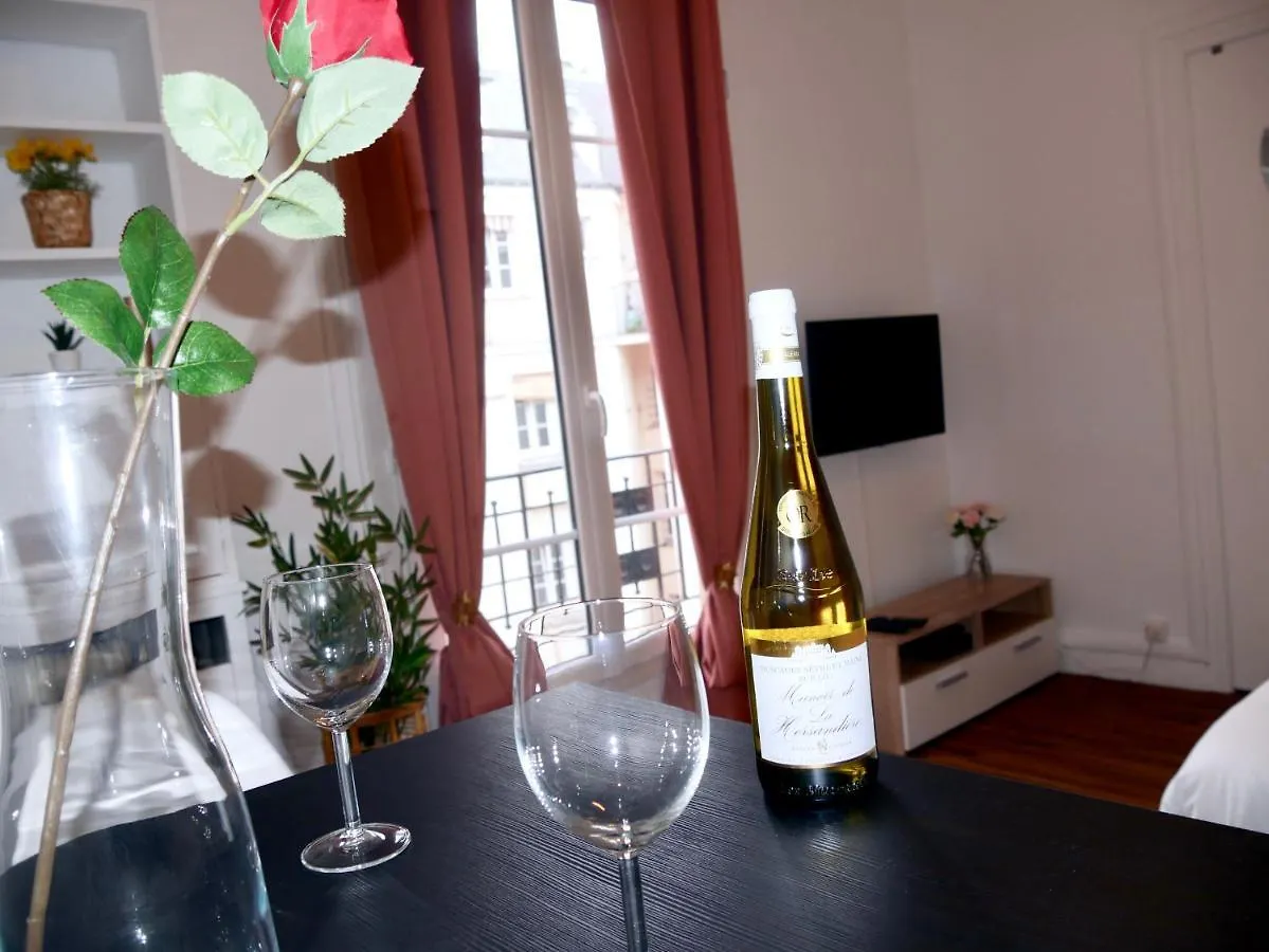 Le Petit Soleil De Paris 0*,